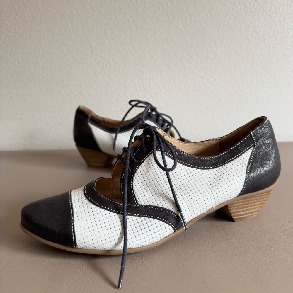 Fidji Oxford pumps Womens Shoes Sz 37.5:7.5 retro